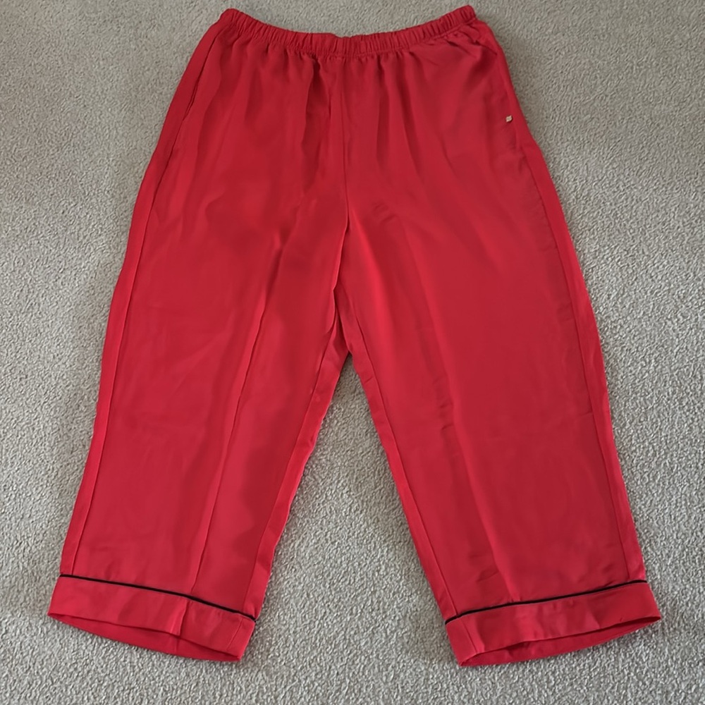Fabletics Ecosatin Crop Pant